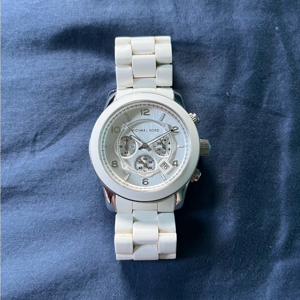 MICHAEL KORS MEN’s WATCH- Stylish White